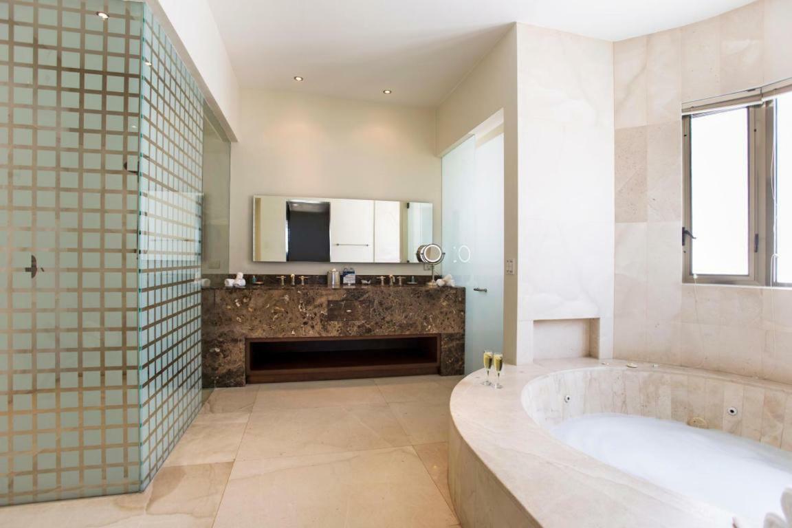 Ultra Exclusive Beachfront Villa Just Steps From The Sand With Butler Included San José del Cabo 외부 사진